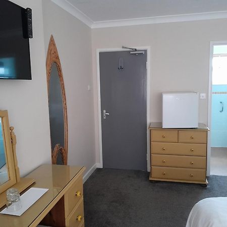 Relax At Rosscourt Guest House-Free On Site Parking (Adults Only) Борнмът Екстериор снимка