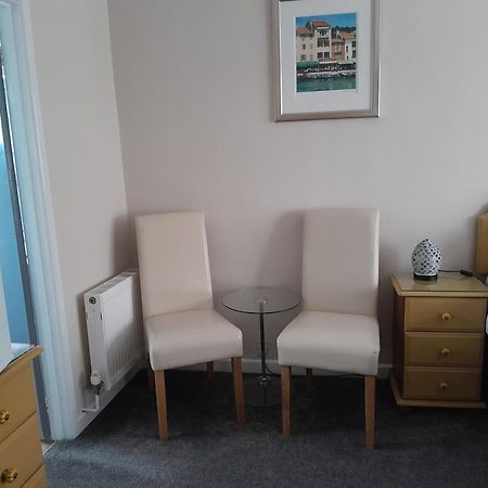 Relax At Rosscourt Guest House-Free On Site Parking (Adults Only) Борнмът Екстериор снимка