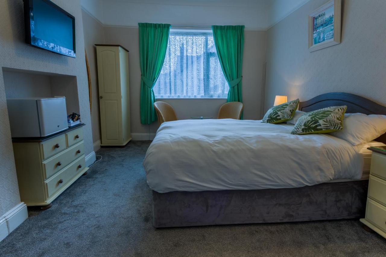 Relax At Rosscourt Guest House-Free On Site Parking (Adults Only) Борнмът Екстериор снимка