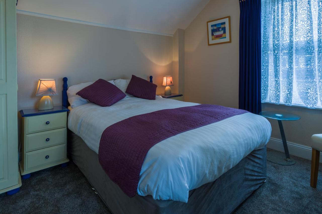Relax At Rosscourt Guest House-Free On Site Parking (Adults Only) Борнмът Екстериор снимка