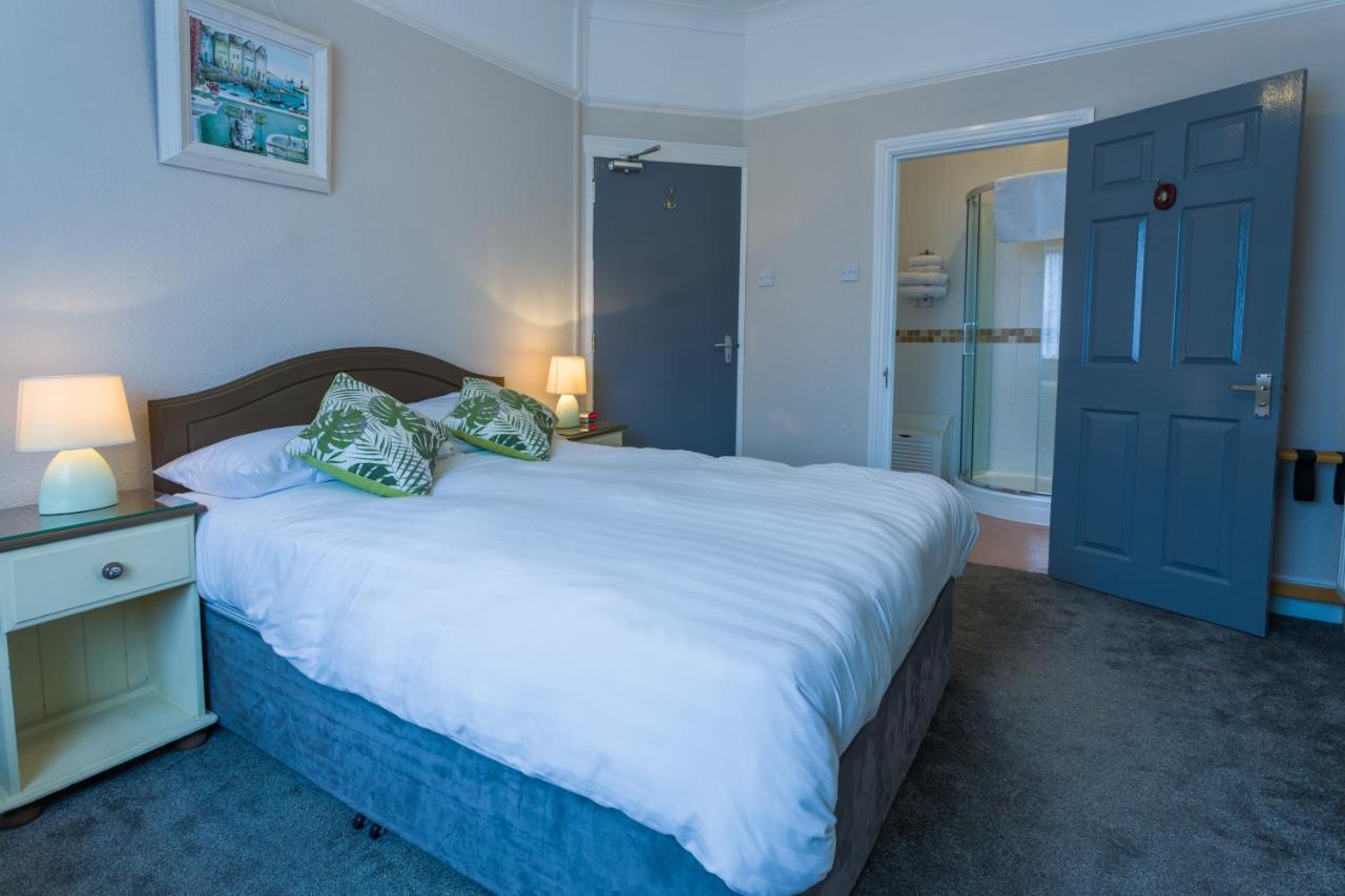 Relax At Rosscourt Guest House-Free On Site Parking (Adults Only) Борнмът Екстериор снимка