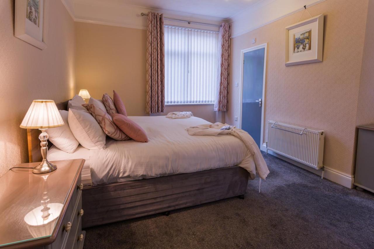 Relax At Rosscourt Guest House-Free On Site Parking (Adults Only) Борнмът Екстериор снимка