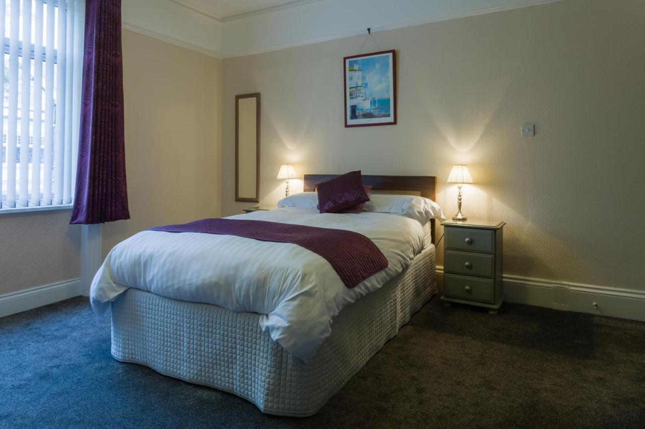 Relax At Rosscourt Guest House-Free On Site Parking (Adults Only) Борнмът Екстериор снимка
