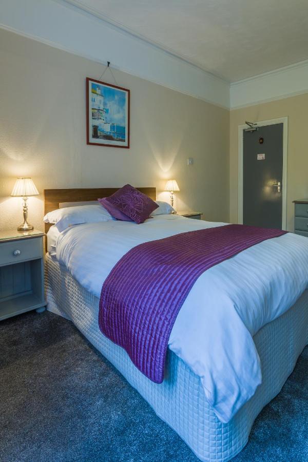 Relax At Rosscourt Guest House-Free On Site Parking (Adults Only) Борнмът Екстериор снимка