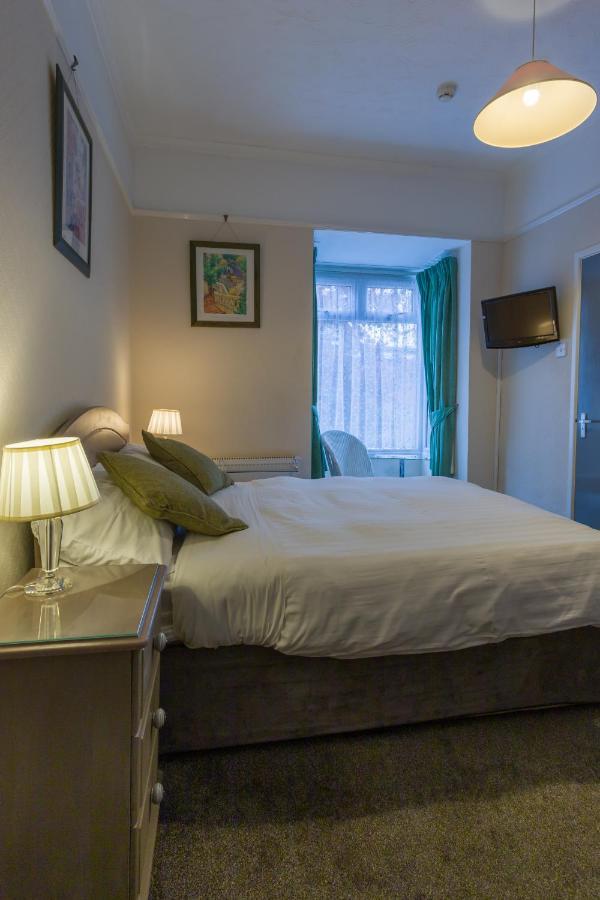 Relax At Rosscourt Guest House-Free On Site Parking (Adults Only) Борнмът Екстериор снимка