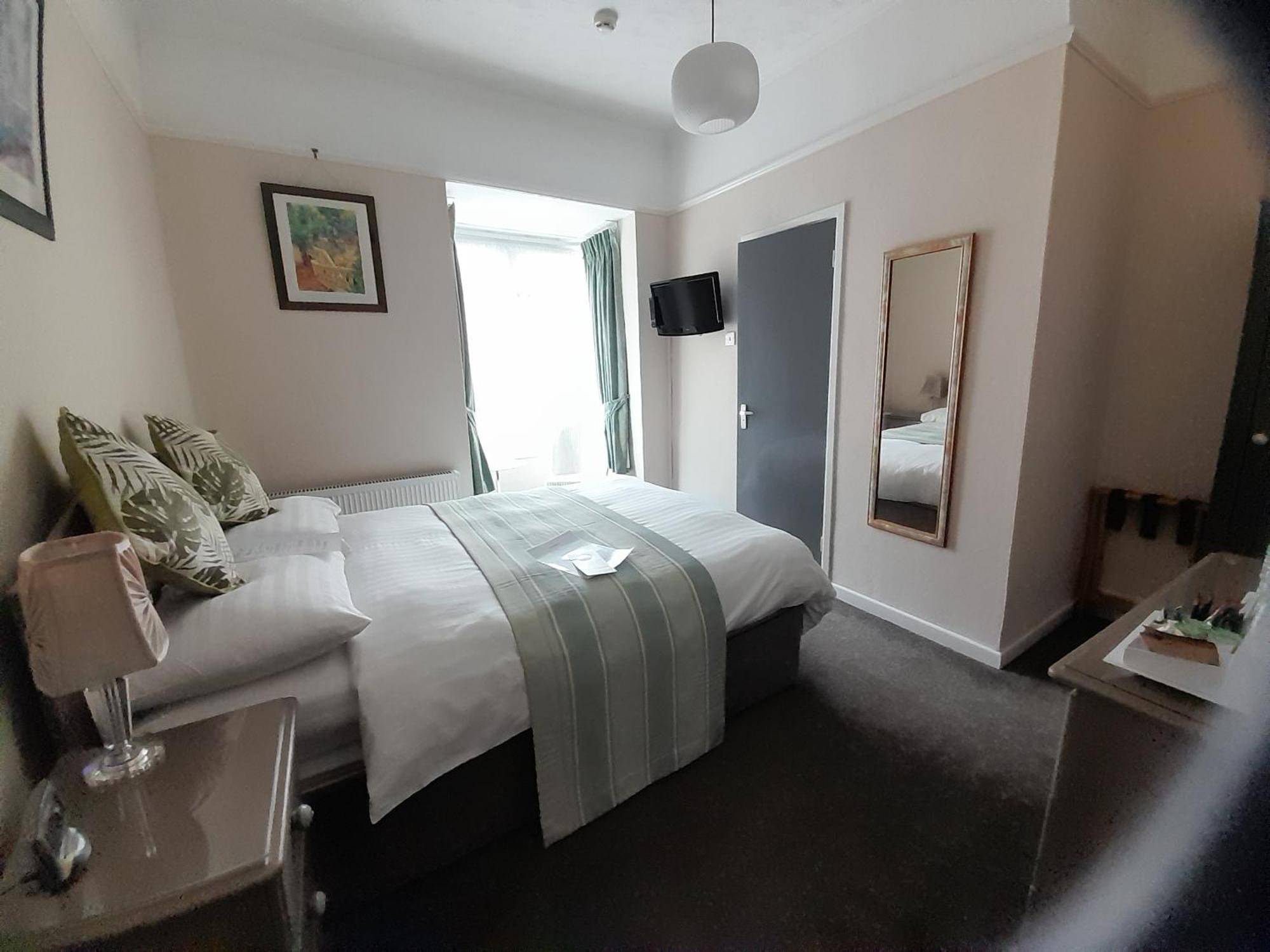 Relax At Rosscourt Guest House-Free On Site Parking (Adults Only) Борнмът Екстериор снимка