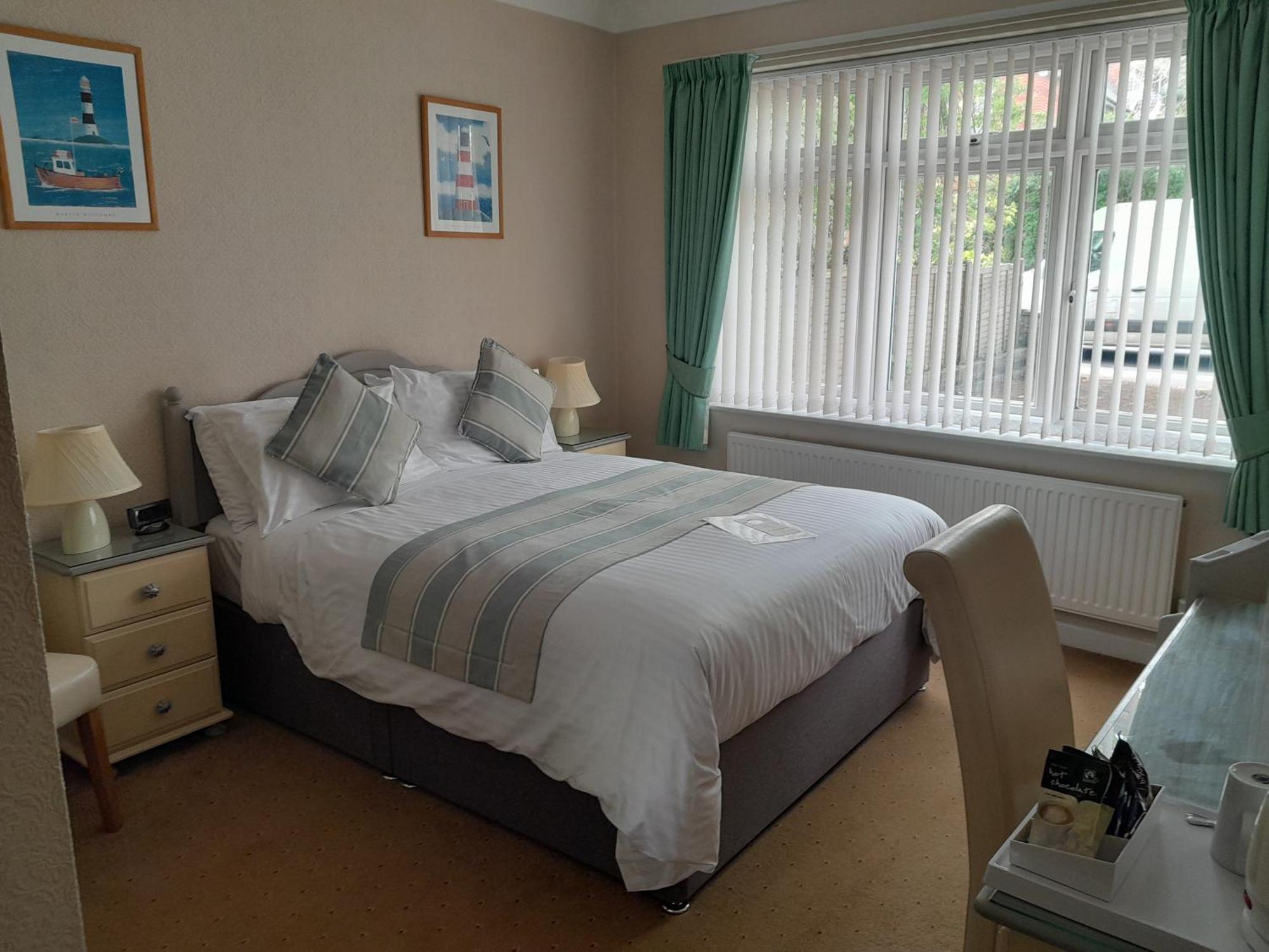 Relax At Rosscourt Guest House-Free On Site Parking (Adults Only) Борнмът Екстериор снимка