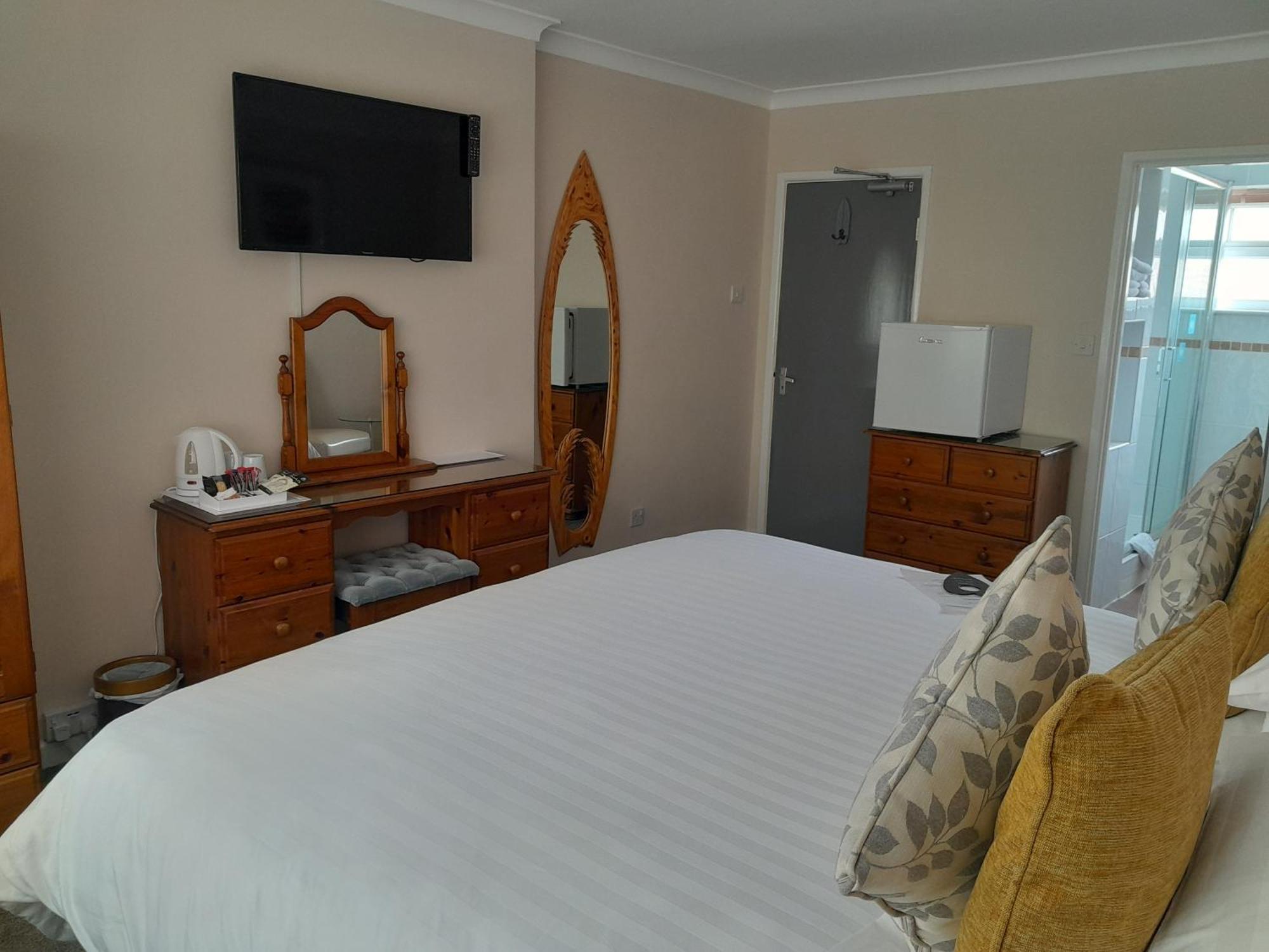 Relax At Rosscourt Guest House-Free On Site Parking (Adults Only) Борнмът Екстериор снимка