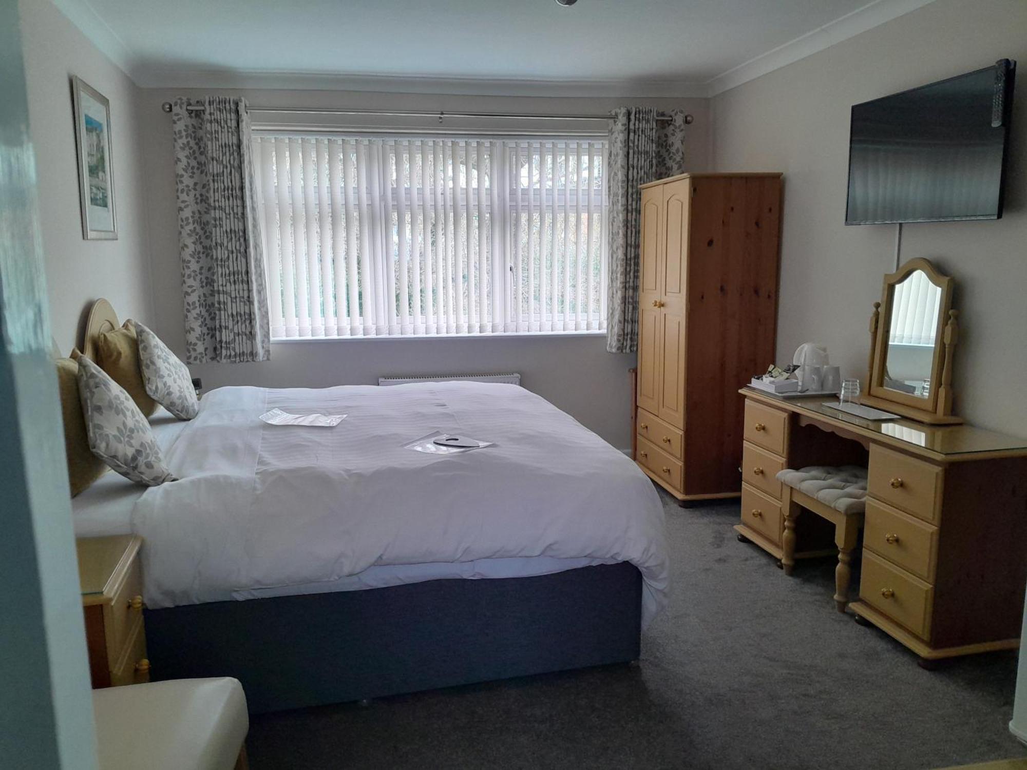 Relax At Rosscourt Guest House-Free On Site Parking (Adults Only) Борнмът Екстериор снимка