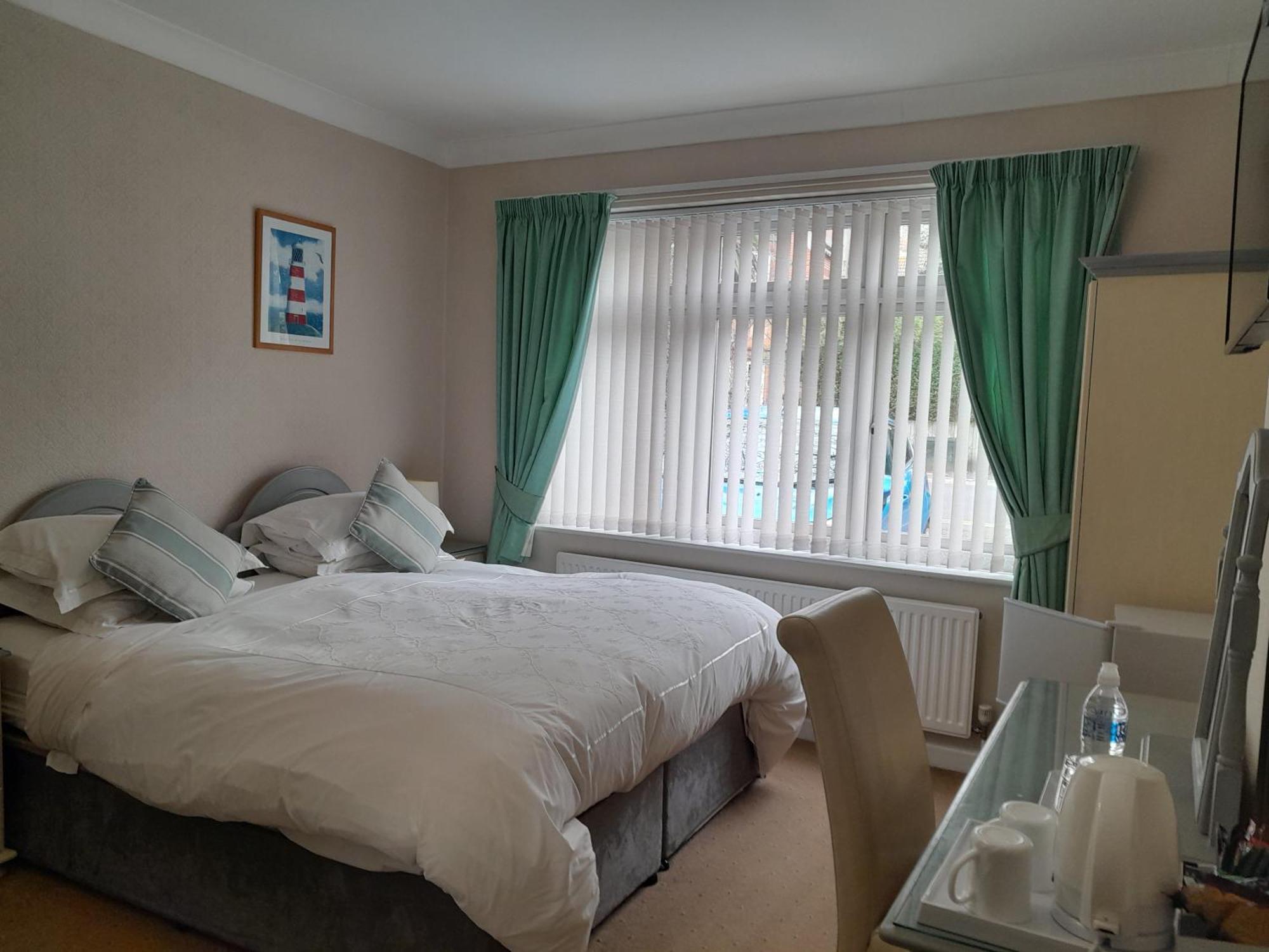 Relax At Rosscourt Guest House-Free On Site Parking (Adults Only) Борнмът Екстериор снимка
