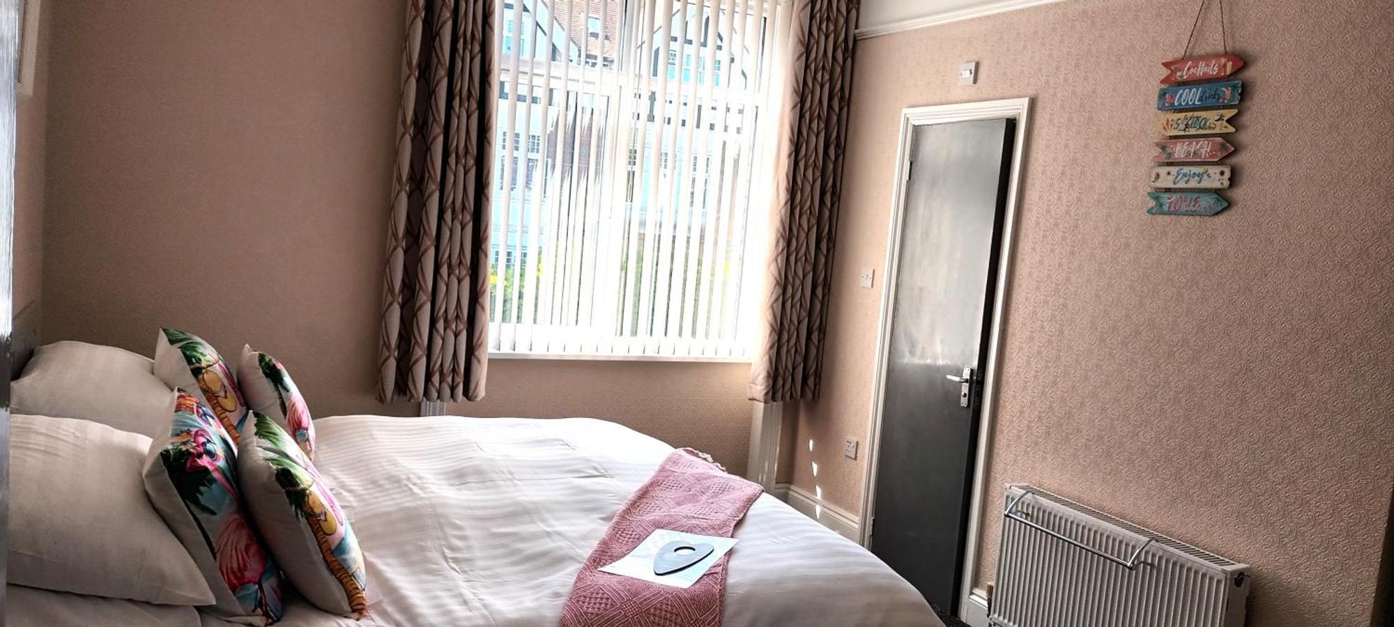 Relax At Rosscourt Guest House-Free On Site Parking (Adults Only) Борнмът Екстериор снимка